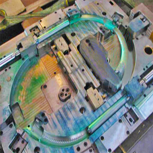 Pipe fitting and elbow injection tooling